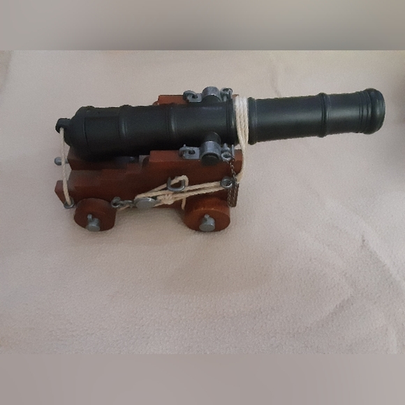 Model Canons - Picture 2 of 2